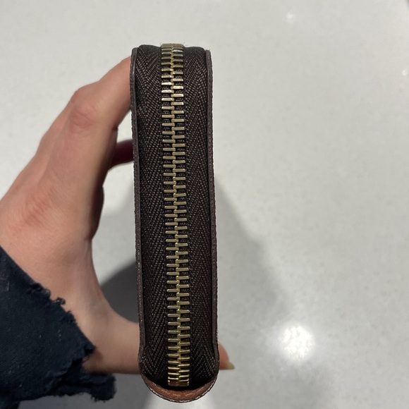 Louis Vuitton Monogram Zippy Wallet - Picture 10 of 16